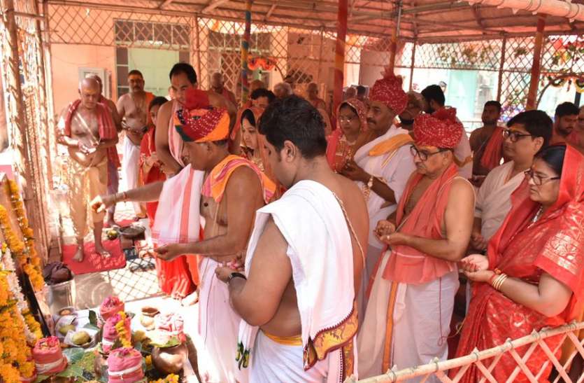 महारुद्रयाग महामृत्युजंय यज्ञ में विशेष बीज मंत्रों से अर्चना महारुद्रयाग महामृत्युजंय यज्ञ में विशेष बीज मंत्रों से अर्चना