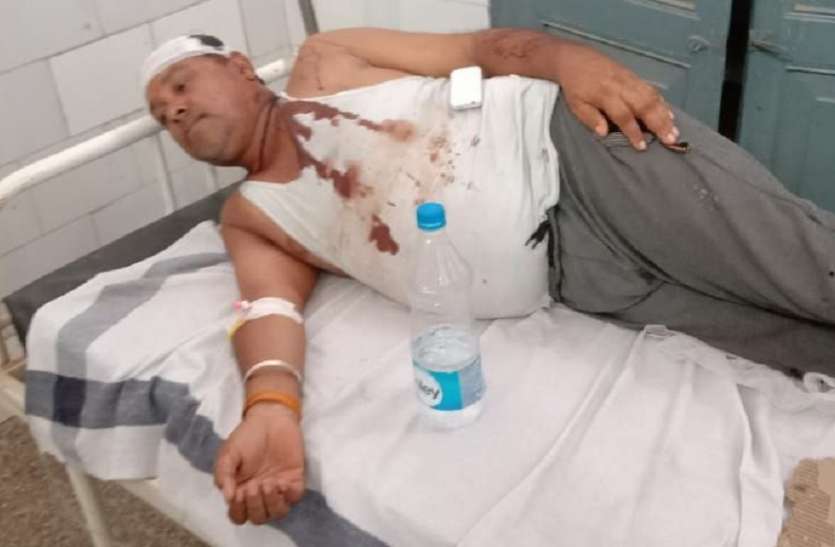 पंचायत सचिव के साथ मारपीट कर सरिए से फोड़ा सिर पंचायत सचिव के साथ मारपीट कर सरिए से फोड़ा सिर