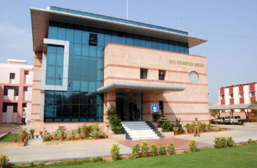 एसीबी नहीं पहुंचे भैरो सिंह, वकील के जरिए कहलवाया यात्रा पर जाने के बाद आएंगे एसीबी नहीं पहुंचे भैरो सिंह, वकील के जरिए कहलवाया यात्रा पर जाने के बाद आएंगे