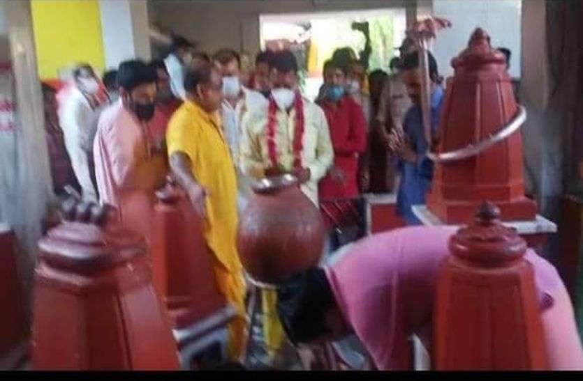 Pitambara Peeth Datia Maa Bagulamukhi Mandir Datia पीताम्बरा पीठ पर पूजा—अर्चना करने आए मंत्री तुलसी सिलावट ने माता बगुलामुखी से की ये विशेष कामना