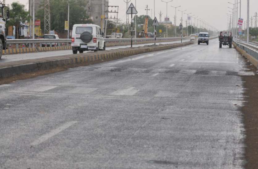 बाड़मेर में शाम से रुक-रुक कर बारिश का सिलसिला बाड़मेर में शाम से रुक-रुक कर बारिश का सिलसिला
