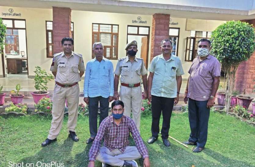 दोहरे हत्याकाण्ड में वांछित इनामी 'फौजीÓ गिरफ्तार दोहरे हत्याकाण्ड में वांछित इनामी 'फौजीÓ गिरफ्तार