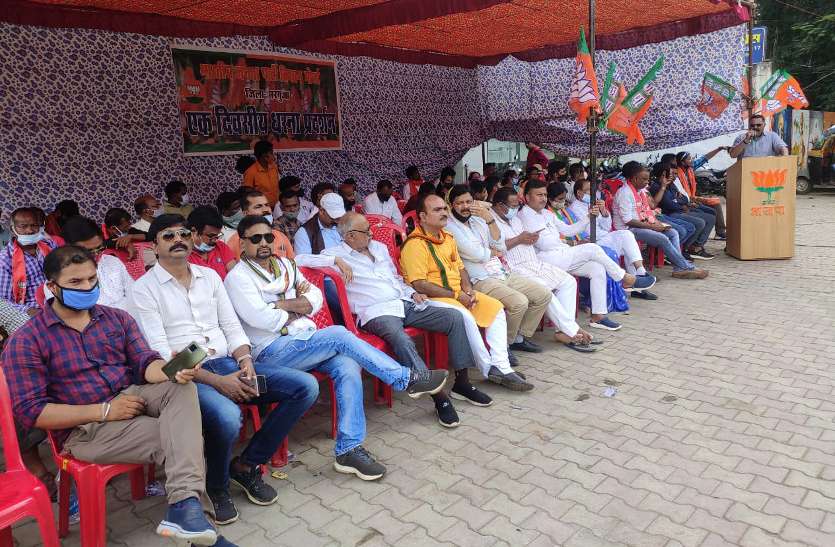 BJP Ambikapur भाजपा किसान मोर्चा का हल्ला बोल, कहा- कांग्रेेस को वोट देकर अब पछता रहा है किसान वर्ग