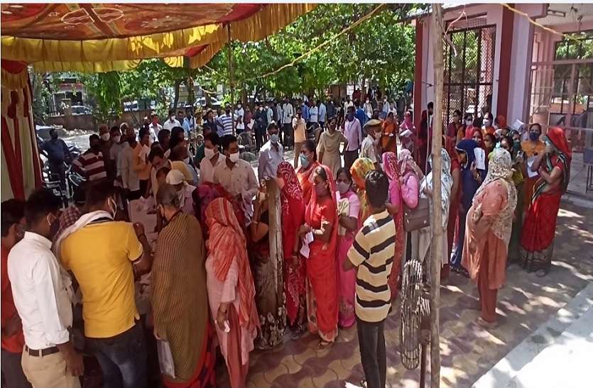 वैक्सीन से पहले कितनी परीक्षाएं देनी होगी सरकार