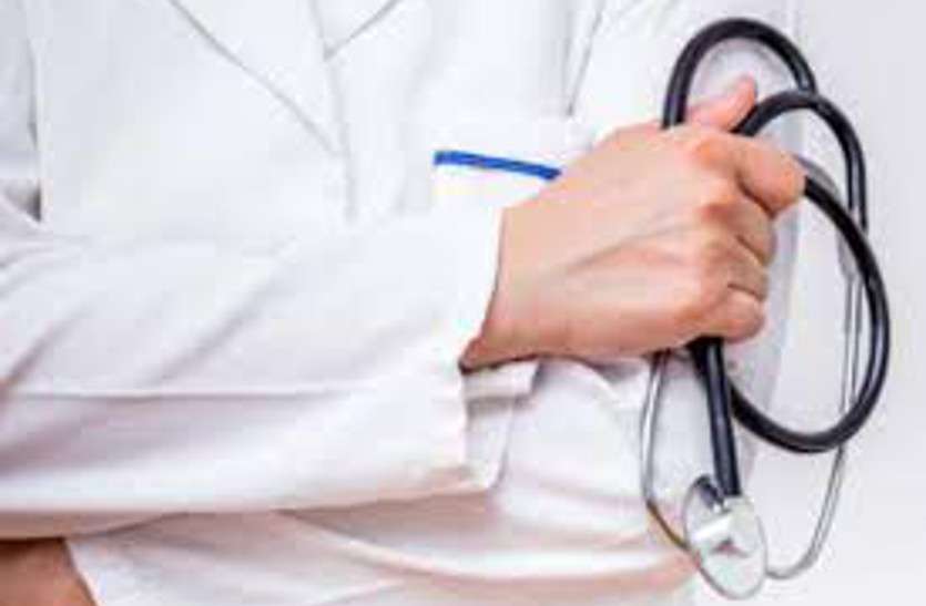 FIR on doctor in girl child death case लापरवाही से खून चढ़ाने से 12 वर्षीय बालिका की हो गई थी मौत, डॉक्टर के खिलाफ अपराध दर्ज