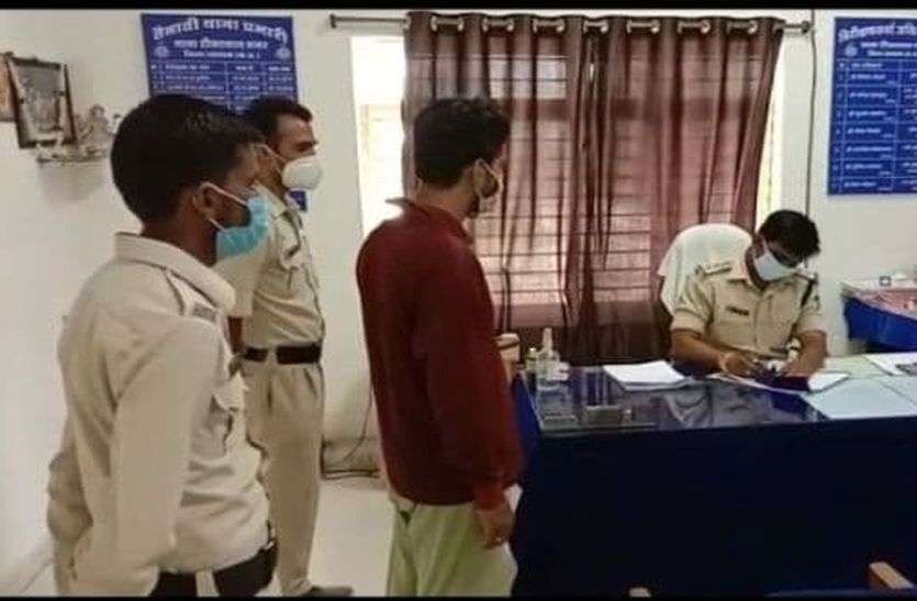 love jihad case ratlam love jihad cases in MP love jihad आपत्तिजनक फोटो खींचकर धर्म परिवर्तन करने और लिव इन रिलेशनशिप का दबाव बना रहा शादीशुदा युवक