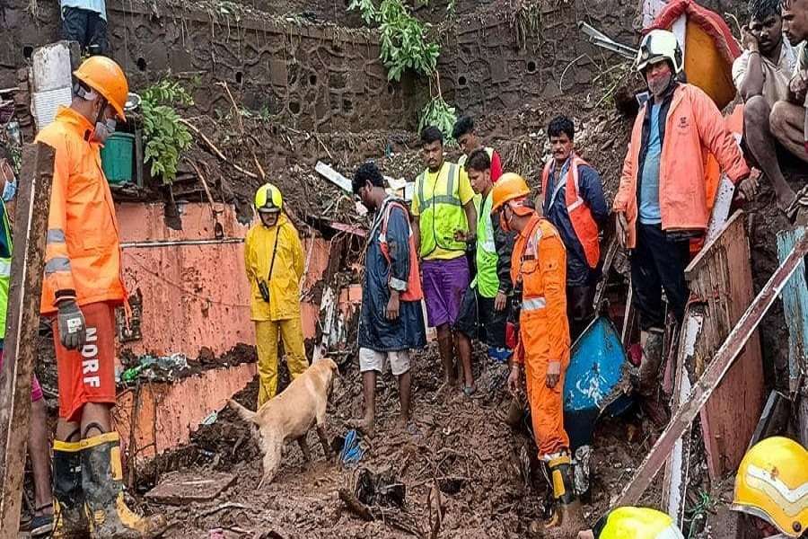 मुंबई में आफत की बारिश, अलग-अलग हादसों में 26 लोगों की मौत