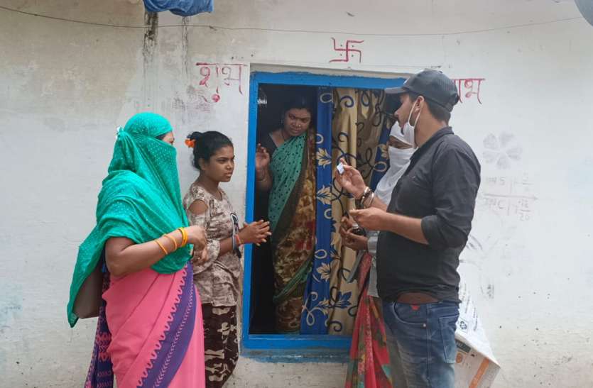 Volunteers reaching from village to village to end the bite of malnutrition कुपोषण का दंश खत्म करने गांव-गांव पहुंच रहे वॉलंटियर्स
