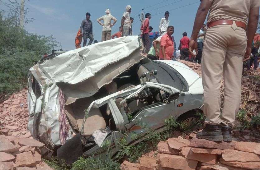 Car-Jeep collision, four killed, two injured कार-जीप की आमने-सामने की भिडंत, चार की मौत, दो घायल