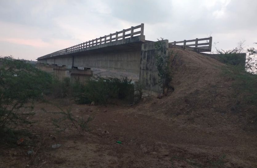 The budget of 84 crores released for the incomplete saver Chambal bridge was raised by the magazine