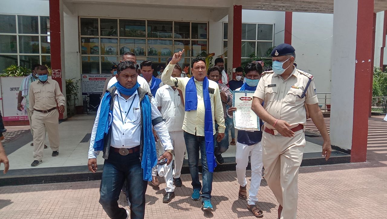 Before showing black flag to CM, AAP and Bhim Army officer in police custody