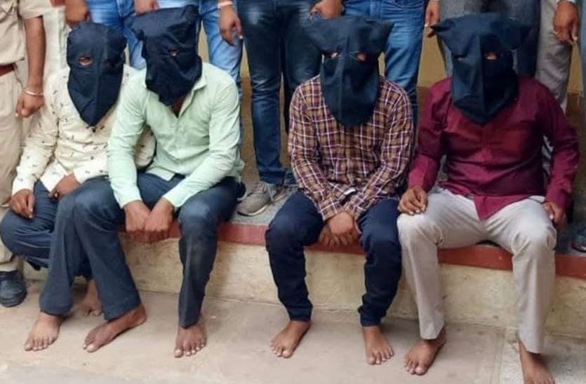 नारकोटिक्स के अधिकारी, कर्मचारी बनकर दिखाया रौब, डरा धमकाकर ऐंठ रहे थे पैसे नारकोटिक्स के अधिकारी, कर्मचारी बनकर दिखाया रौब, डरा धमकाकर ऐंठ रहे थे पैसे
