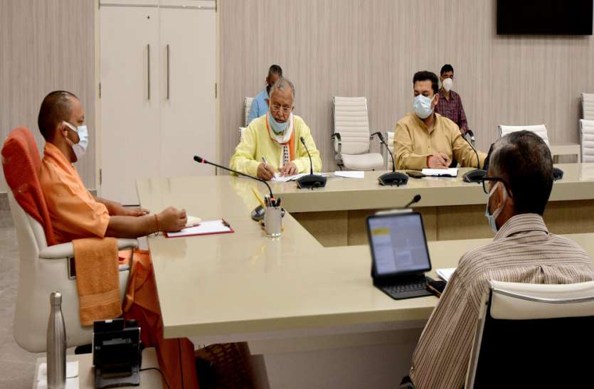उत्तर प्रदेश के मुख्यमंत्री ने पीड़ित परिजनों को दी राहत राशि,पढ़िए पूरी खबर उत्तर प्रदेश के मुख्यमंत्री ने पीड़ित परिजनों को दी राहत राशि,पढ़िए पूरी खबर