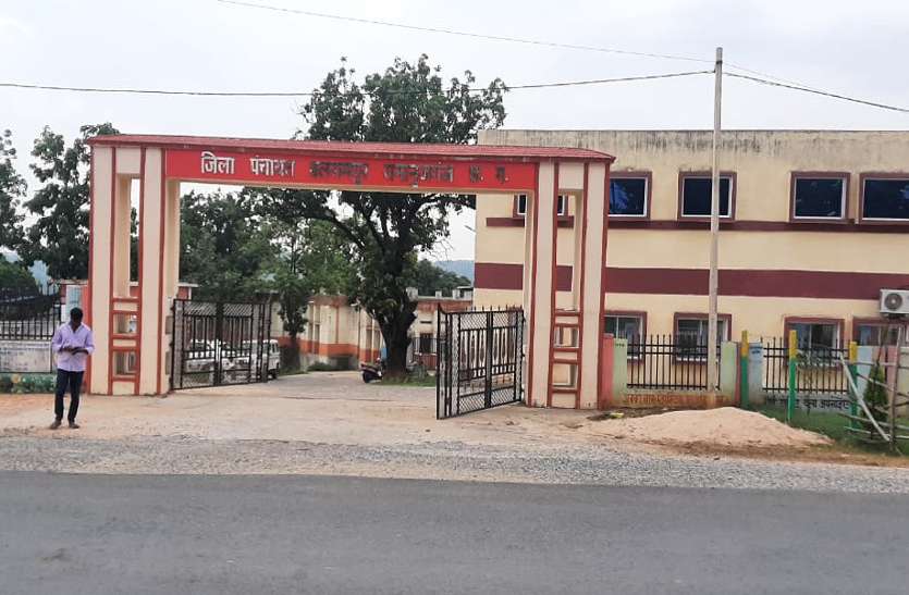 Jila panchayat office सचिवों के खिलाफ सीईओ ने दिए थे जांच के आदेश, 10 दिन बीते, जांच टीम संदेह के घेरे में
