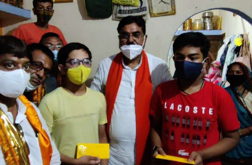 The epidemic caused such devastation महामारी ने इसी मचाई तबाही कि बच्चों के सिर से उठ गया माता-पिता का साया