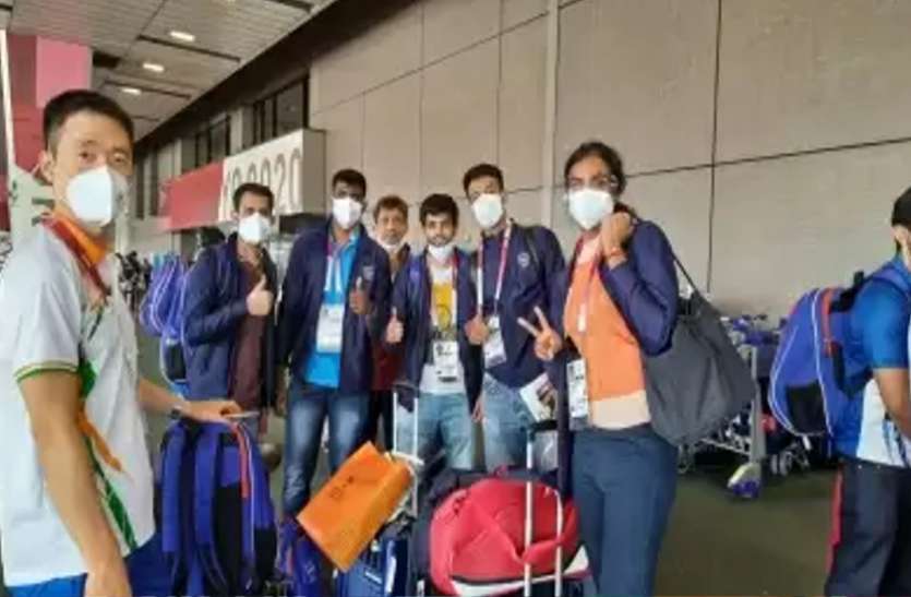 olampics-1_1.jpg ओलंपिक खेल : भारत से एथलीटों का पहला जत्था टोक्यो पहुंचा