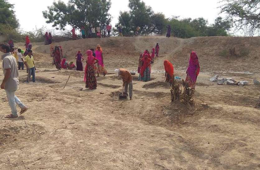 कोरोनाकाल में लौटे 46 हजार प्रवासी श्रमिक अभी भी नौकरी का कर रहे इंतजार कोरोनाकाल में लौटे 46 हजार प्रवासी श्रमिक अभी भी नौकरी का कर रहे इंतजार