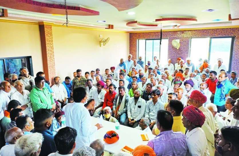 Minister Anjana met opium farmers अफीम किसानों से मिले मंत्री आंजना