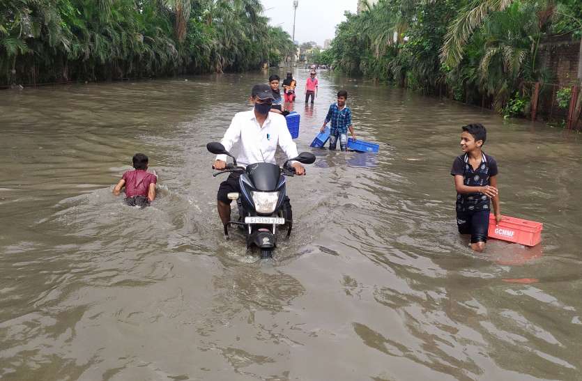 Maharashtra Heavy Rain Landslide Caused 112 Deaths 99 Missing - महाराष्ट्र  में बाढ़ और भूस्खलन से 112 की मौत, 99 गायब, सवा लाख से अधिक को सुरक्षित  निकाला | Patrika News