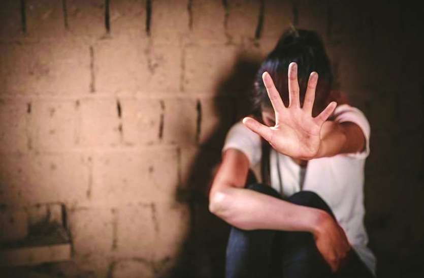 नाबालिग से बलात्कार के आरोपी को 10 वर्ष का कठोर कारावास नाबालिग से बलात्कार के आरोपी को 10 वर्ष का कठोर कारावास