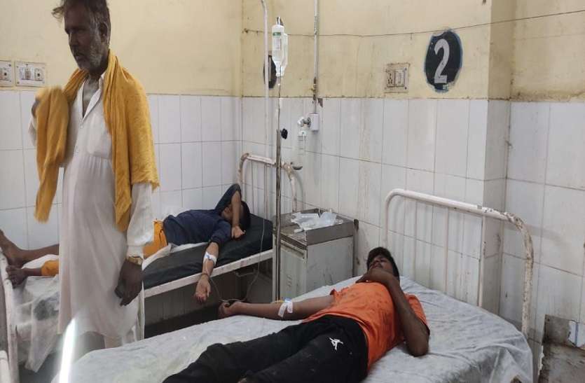 मन्दिर दर्शन करने जा रहे युवकों की बाइक खाई में गिरी, एक की मौत मन्दिर दर्शन करने जा रहे युवकों की बाइक खाई में गिरी, एक की मौत