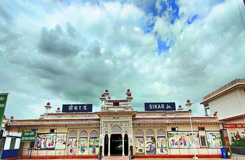 बादलों का जंक्शन...नहीं बरसे, ‘खुशियों’ के इर्द-गिर्द मंडराते रहे बदरा! बादलों का जंक्शन...नहीं बरसे, ‘खुशियों’ के इर्द-गिर्द मंडराते रहे बदरा!