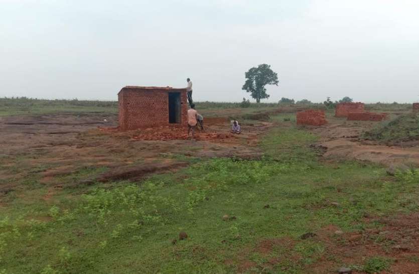 Collectively illegal occupation of government land सामूहिक रूप से शासकीय भूमि पर अवैध कब्जा