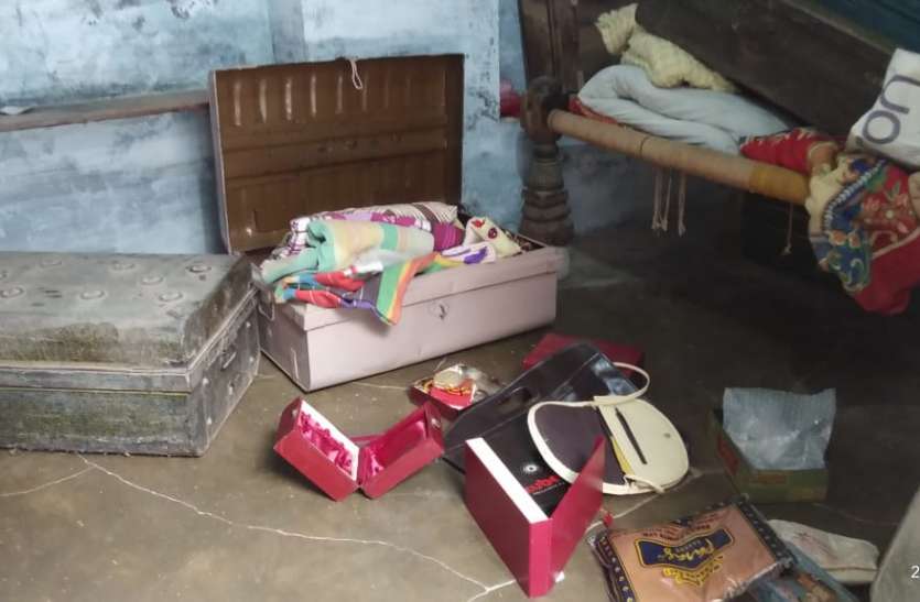 बंद मकान से तीन लाख के गहने पार बंद मकान से तीन लाख के गहने पार