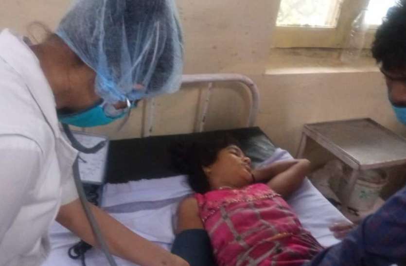 आकाशीय बिजली की चपेट में आकर पांच झुलसे, दो की हालत गंभीर आकाशीय बिजली की चपेट में आकर पांच झुलसे, दो की हालत गंभीर