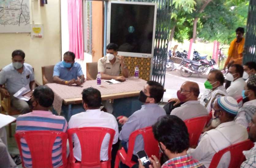 बकरीद पर्व आज : पुलिस ने निकाला फ्लैग मार्च, नगर पालिका की टीम रहेगी मुस्तैद बकरीद पर्व आज : पुलिस ने निकाला फ्लैग मार्च, नगर पालिका की टीम रहेगी मुस्तैद