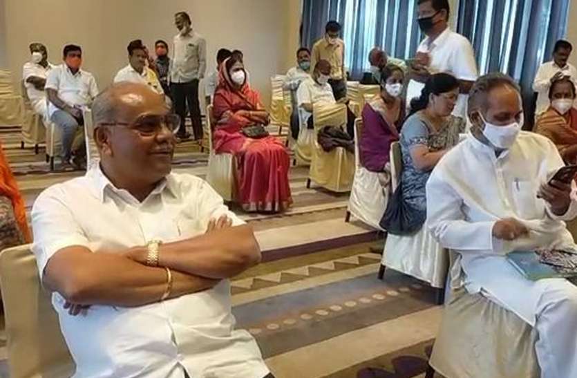 मुख्यमंत्री पद रिक्त होने पर हम ही होंगे अकेले सीएम मुख्यमंत्री पद रिक्त होने पर हम ही होंगे अकेले सीएम