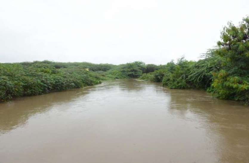 बारिश के बाद झील, तालाब लबालब बारिश के बाद झील, तालाब लबालब