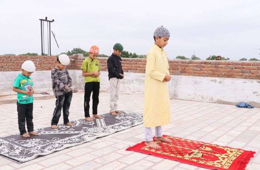 कोरोना से मुक्ति के लिए की दुआ कोरोना से मुक्ति के लिए की दुआ