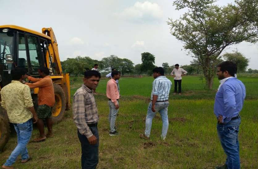 सरसीवां में 10 एकड़ शासकीय जमीन से अतिक्रमण हटाया सरसीवां में 10 एकड़ शासकीय जमीन से अतिक्रमण हटाया