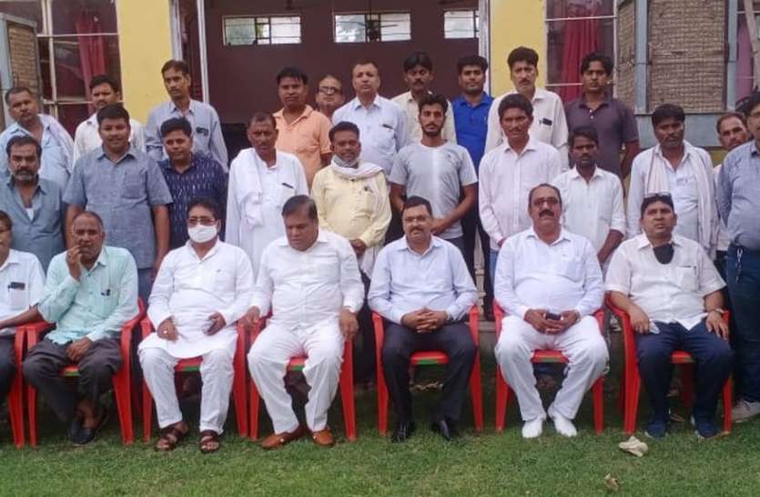 टैंट व्यवसायी सरकारी और राजनीतिक कार्यक्रमों का करेंगे बहिष्कार टैंट व्यवसायी सरकारी और राजनीतिक कार्यक्रमों का करेंगे बहिष्कार