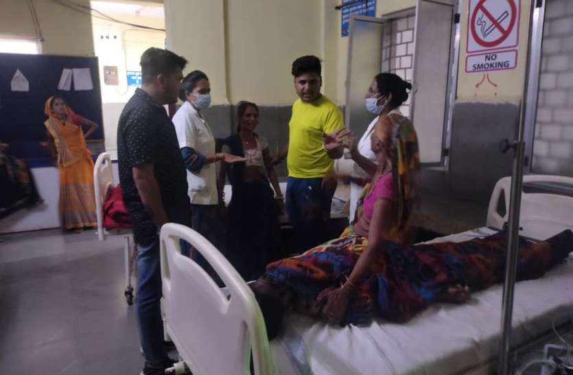 ब्लॉक मेडिकल ऑफिसर के क्लीनिक पर इलाज के लिए पहुंचे किशोर से तोड़ा दम ब्लॉक मेडिकल ऑफिसर के क्लीनिक पर इलाज के लिए पहुंचे किशोर से तोड़ा दम