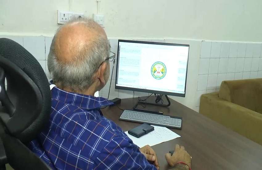 Ahmedabad News : राजकोट एम्स के लोगों में गिर के शेर से स्टेच्यू ऑफ यूनिटी, बांधणी से बापू का चरखा भी