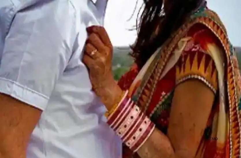पति को पत्नी की रंगरलियों की लग गई थी भनक, इसलिए प्रेमी के साथ मिलकर उठाया ये कदम पति को पत्नी की रंगरलियों की लग गई थी भनक, इसलिए प्रेमी के साथ मिलकर उठाया ये कदम