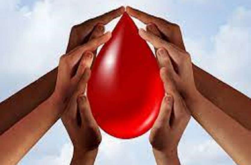 blood सात सालों में दोगुने हो गए निजी ब्लड बैंक, कुछ बैंक बांट रहे रक्तदान के बदले प्रलोभन के पर्चे