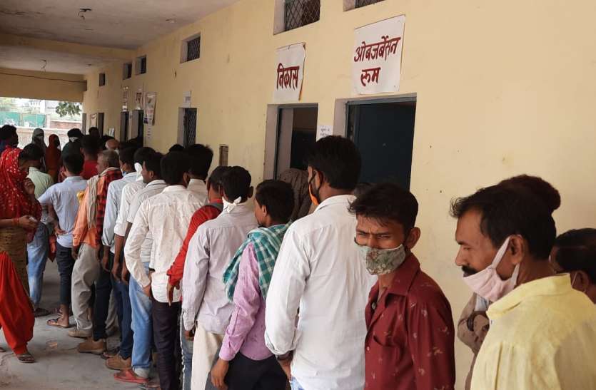 नौगांव ब्लॉक में सबसे ज्यादा सेंटर 71 सेंटरों पर होगा वैक्सीनेशन, 23700 लोगों को लगेगा कोविड का टीका