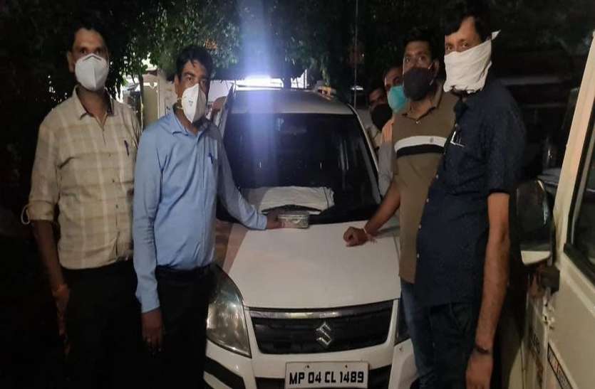 पहले कार चुराई, फिर उसी में बैठकर की लाखों रुपए की चोरियां पहले कार चुराई, फिर उसी में बैठकर की लाखों रुपए की चोरियां