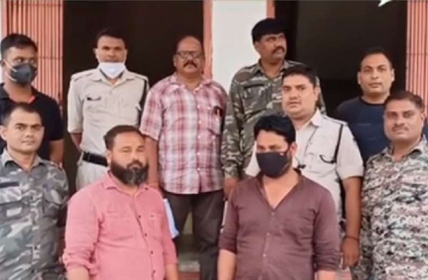 गांजा की तस्करी करते दो गिरफ्तार, 21 किलो 400 ग्राम गांजा जब्त गांजा की तस्करी करते दो गिरफ्तार, 21 किलो 400 ग्राम गांजा जब्त