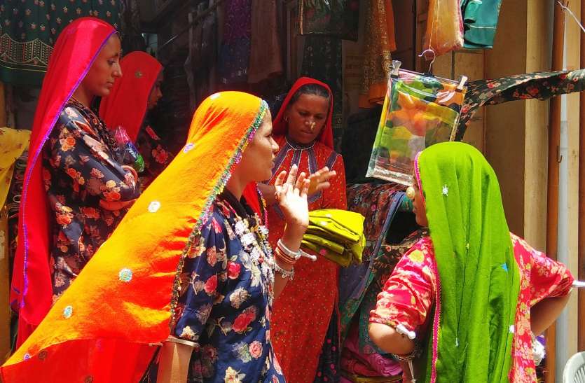 कोरोना के दर्द पर भारी ईद पर्व का उल्लास, बाजार हुए गुलजार, बरसे 10 करोड़ कोरोना के दर्द पर भारी ईद पर्व का उल्लास, बाजार हुए गुलजार, बरसे 10 करोड़