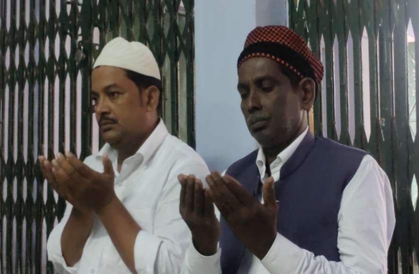 इकबाल अंसारी ने की अपील प्रतिबंधित जानवरों की ना हो कुर्बानी, गाइडलाइन का करें पालन Bakrid festival : इकबाल अंसारी ने की अपील प्रतिबंधित जानवरों की ना हो कुर्बानी, गाइडलाइन का करें पालन