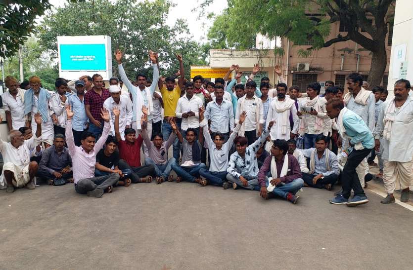 करौली जिले में डांग क्षेत्र की इस ग्राम पंचायत मुख्यालय पर समस्याओं का अंबार करौली जिले में डांग क्षेत्र की इस ग्राम पंचायत मुख्यालय पर समस्याओं का अंबार