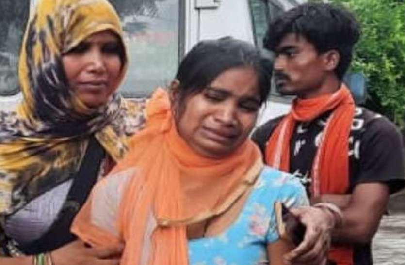 रायबरेली में आकाशीय बिजली गिरने से मां-बेटे-बेटी की मौत रायबरेली में आकाशीय बिजली गिरने से मां-बेटे-बेटी की मौत