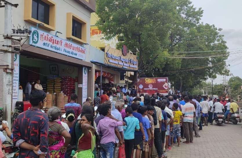 crowd gathers to buy Biryani for '5 paise' in Madurai मदुरै में 5 पैसे की बिरयानी के लिए दुकान पर टूट पड़ी भीड़, 300 लोगों की लग गई लंबी लाइन
