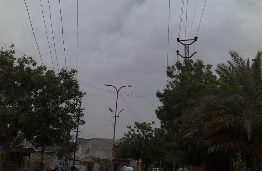 मानसून बढ़ा रहा बैचेनी, दो दिन बाद अच्छी बरसात की उम्मीद थार में मानसून बढ़ा रहा बैचेनी, दो दिन बाद अच्छी बरसात की उम्मीद