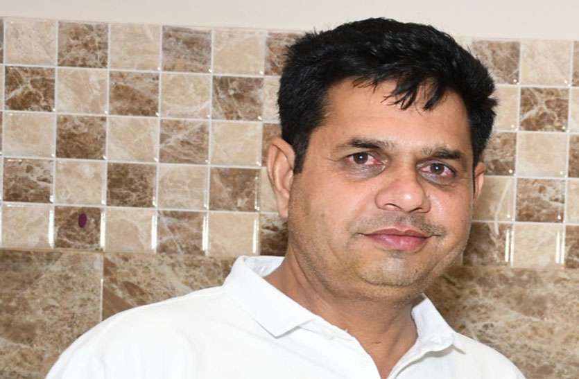 अपना समझ दुलारें हम.. अपना समझ दुलारें हम..