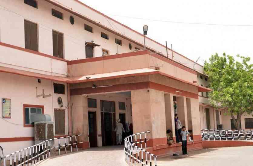कैसे मुकाबला करेंगे तीसरी लहर से, व्यवस्था नाकाफी कैसे मुकाबला करेंगे तीसरी लहर से, व्यवस्था नाकाफी